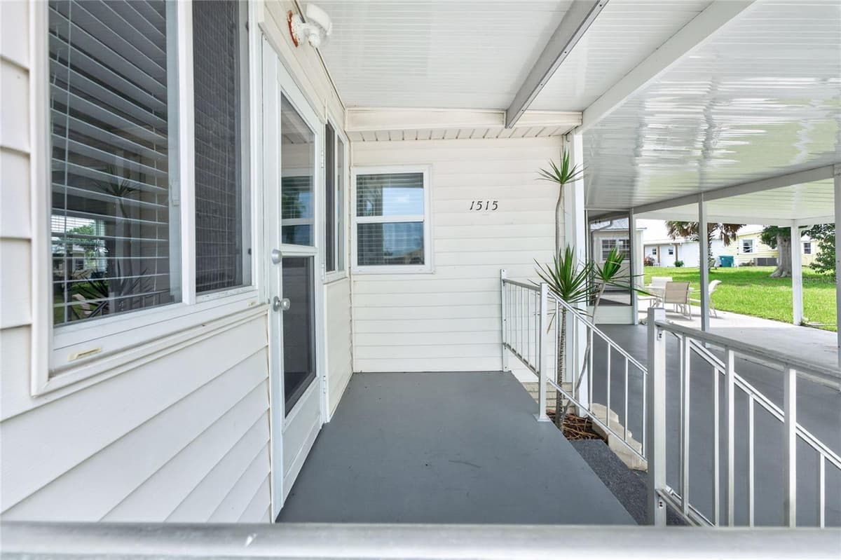1515 SANDERLING DRIVE — photo 3 of 40