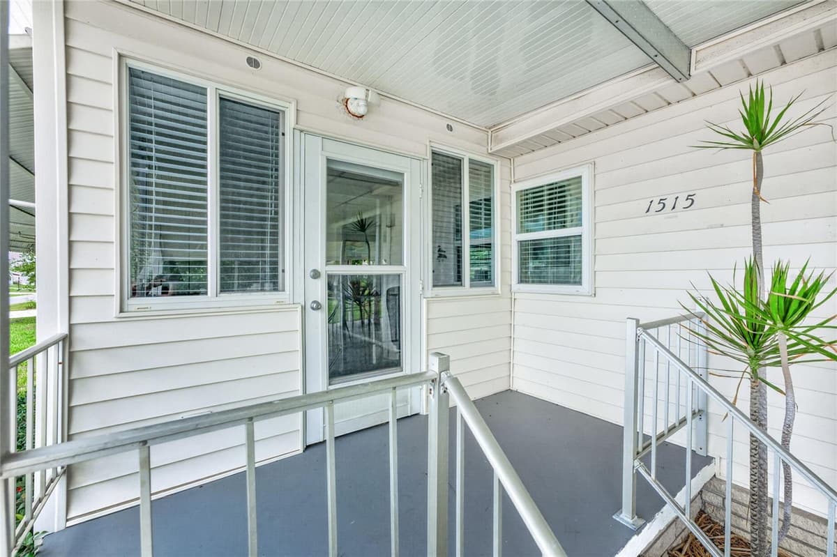1515 SANDERLING DRIVE — photo 2 of 40