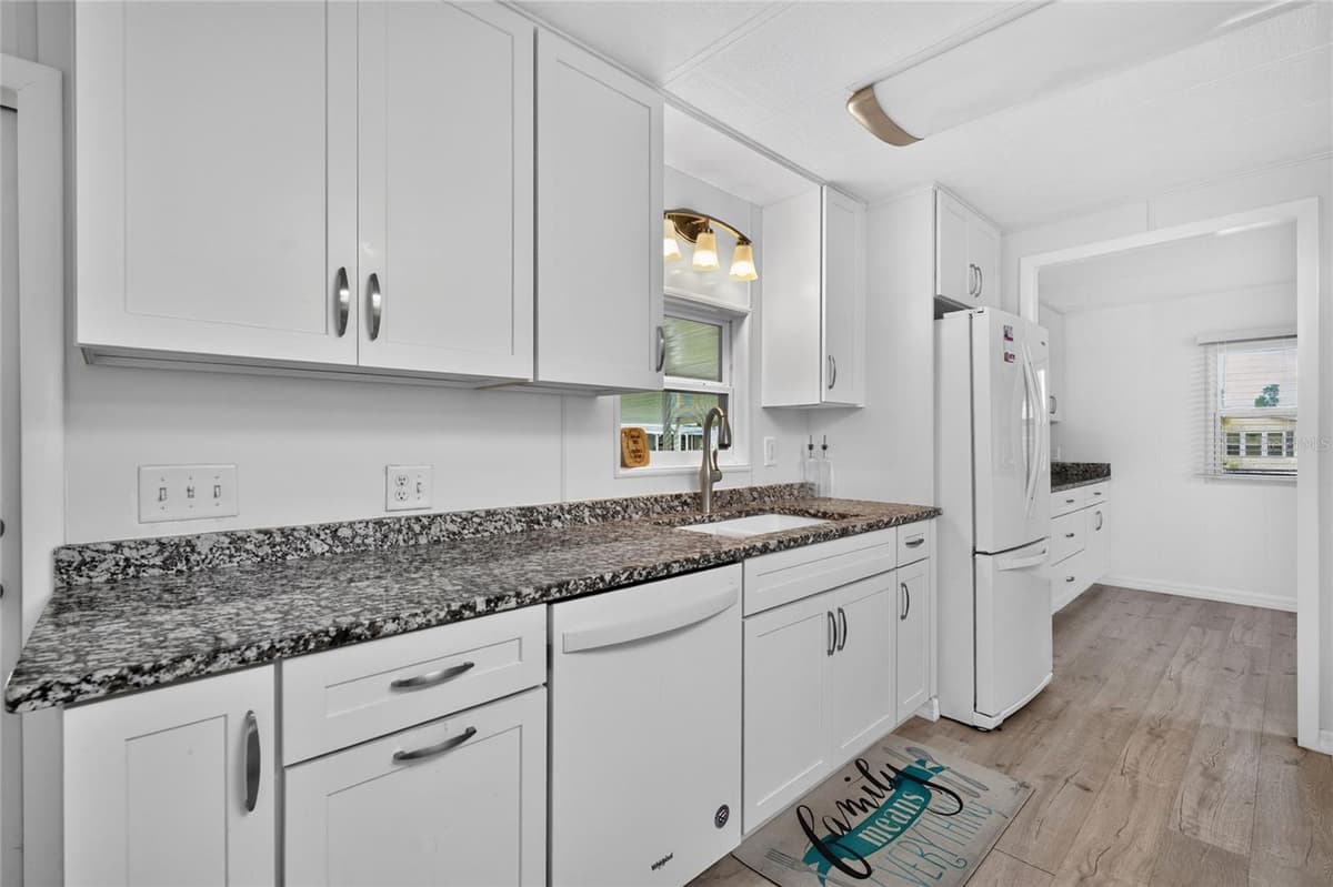 1515 SANDERLING DRIVE — photo 11 of 40