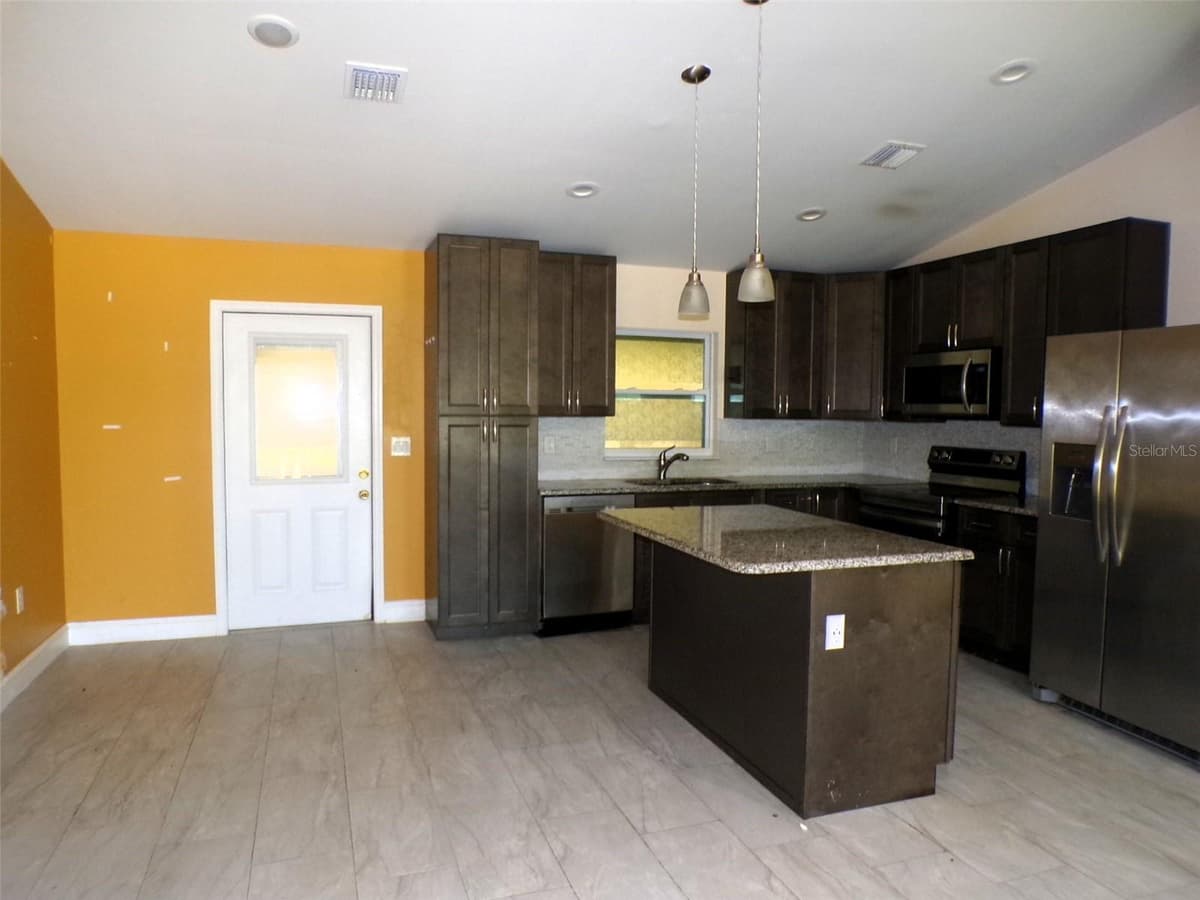 3724 TRACY STREET — photo 2 of 6