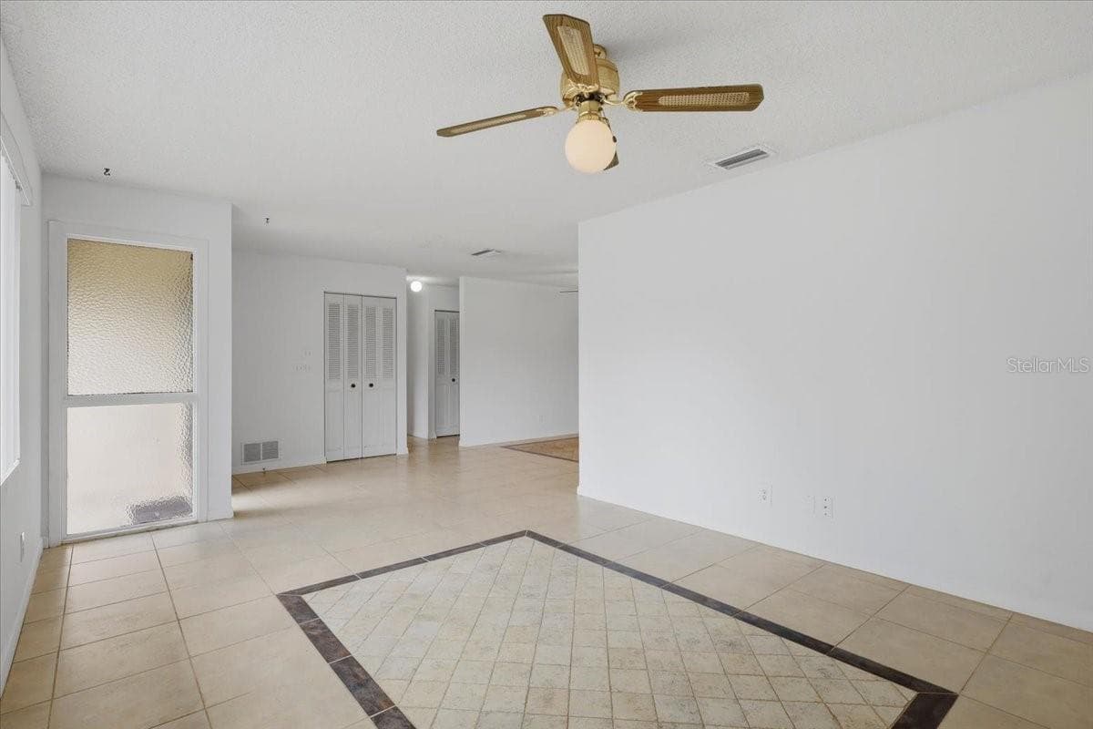 10 FENWICK LANE — photo 7 of 47