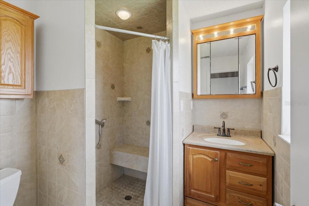 10 FENWICK LANE — photo 21 of 47