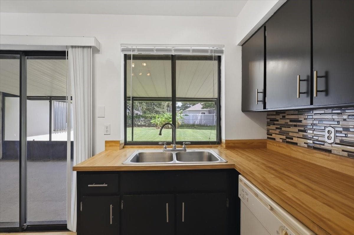 10 FENWICK LANE — photo 9 of 47