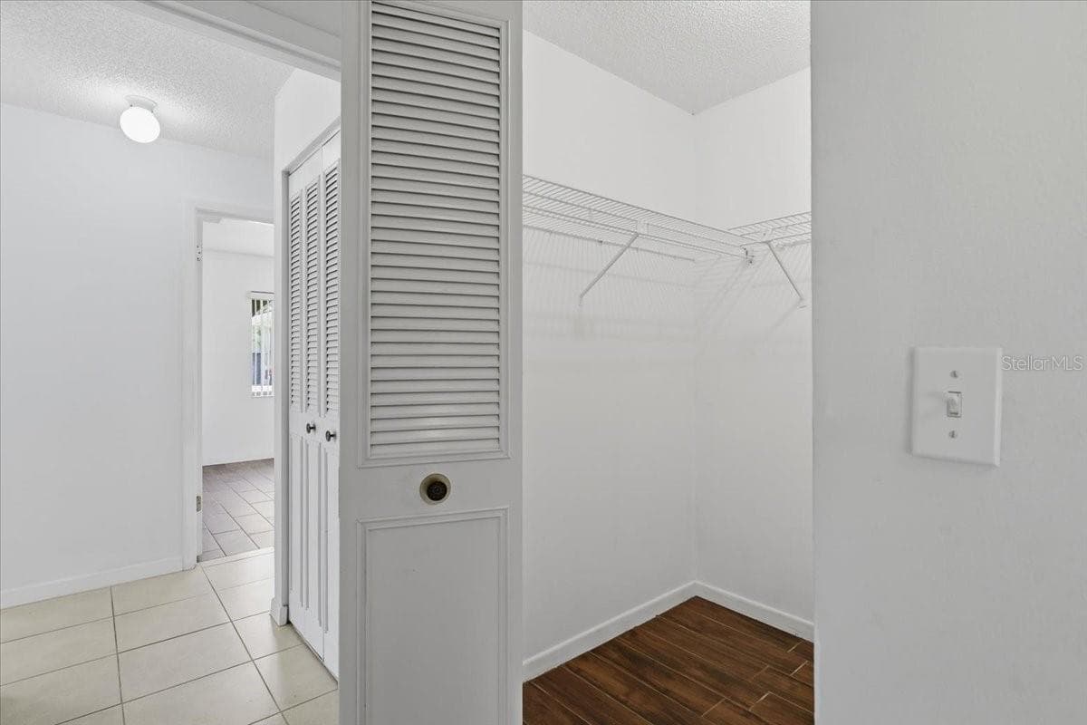 10 FENWICK LANE — photo 17 of 47