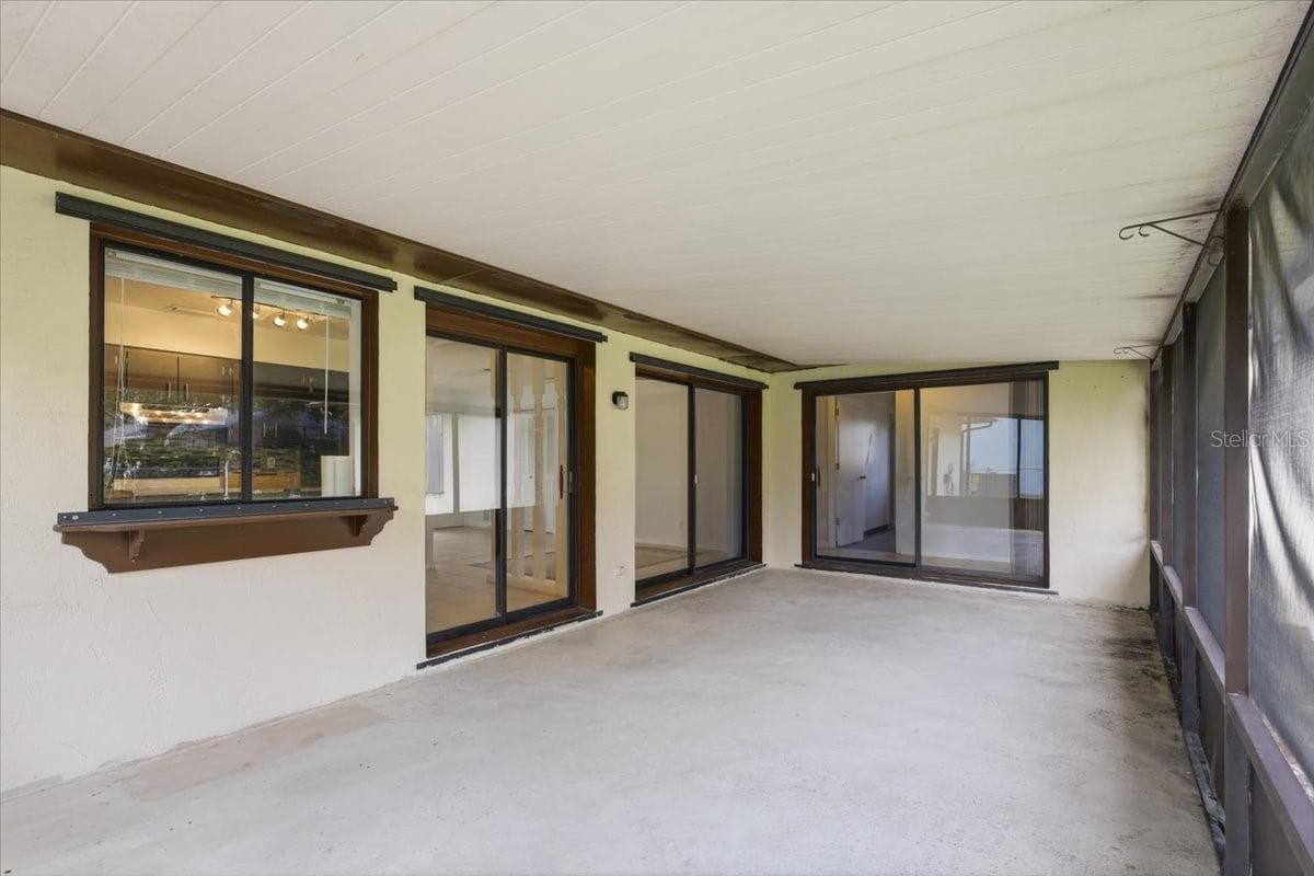 10 FENWICK LANE — photo 14 of 47