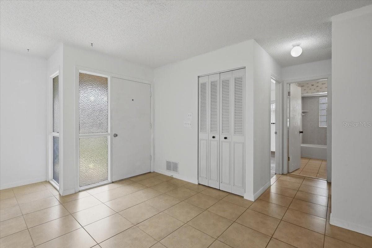 10 FENWICK LANE — photo 4 of 47