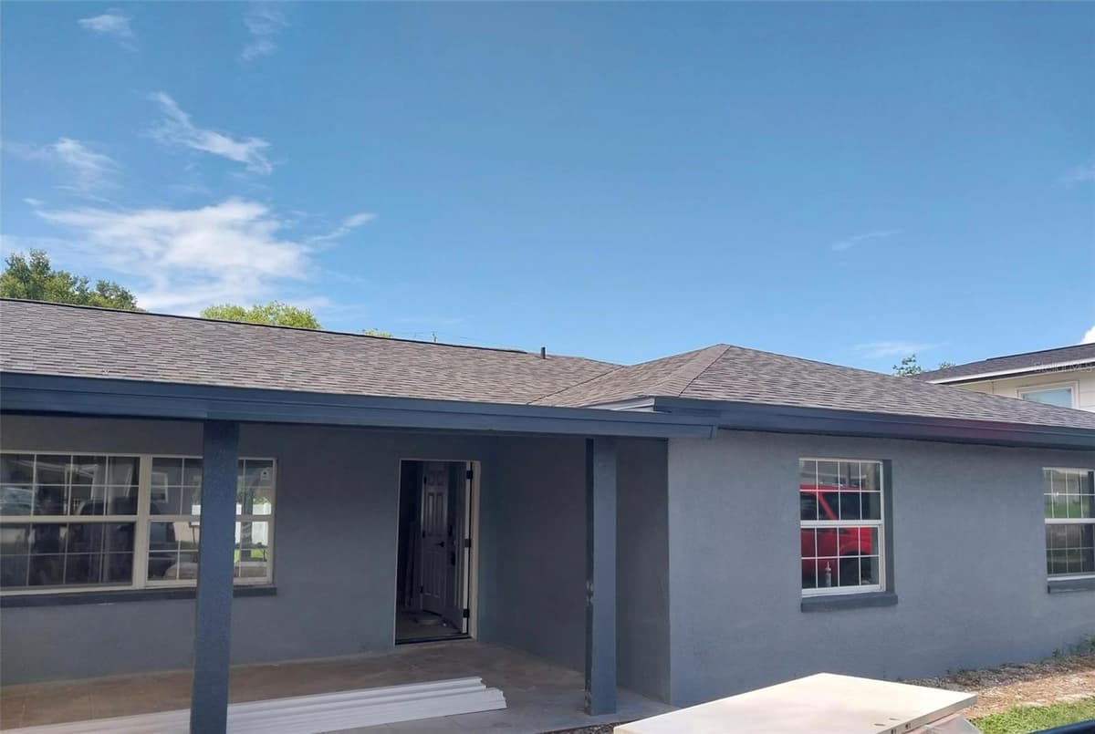 527 JULIE LANE — photo 1 of 2