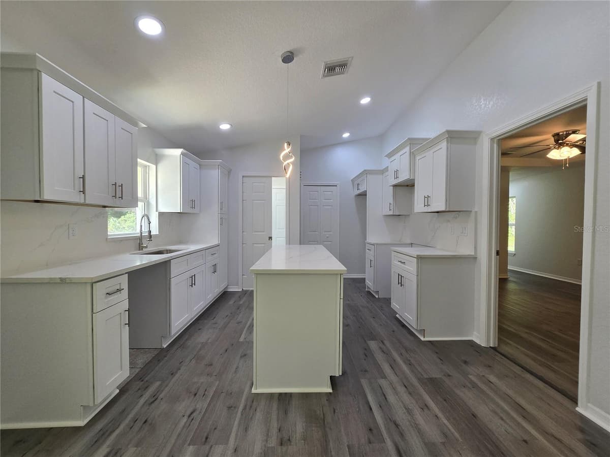 11 SEQUOIA LOOP PLACE — photo 15 of 45