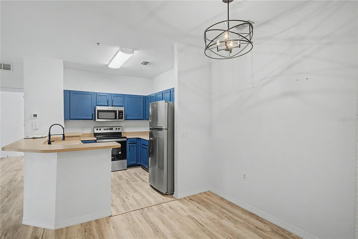 8225 CLAIRE ANN DRIVE — photo 4 of 40