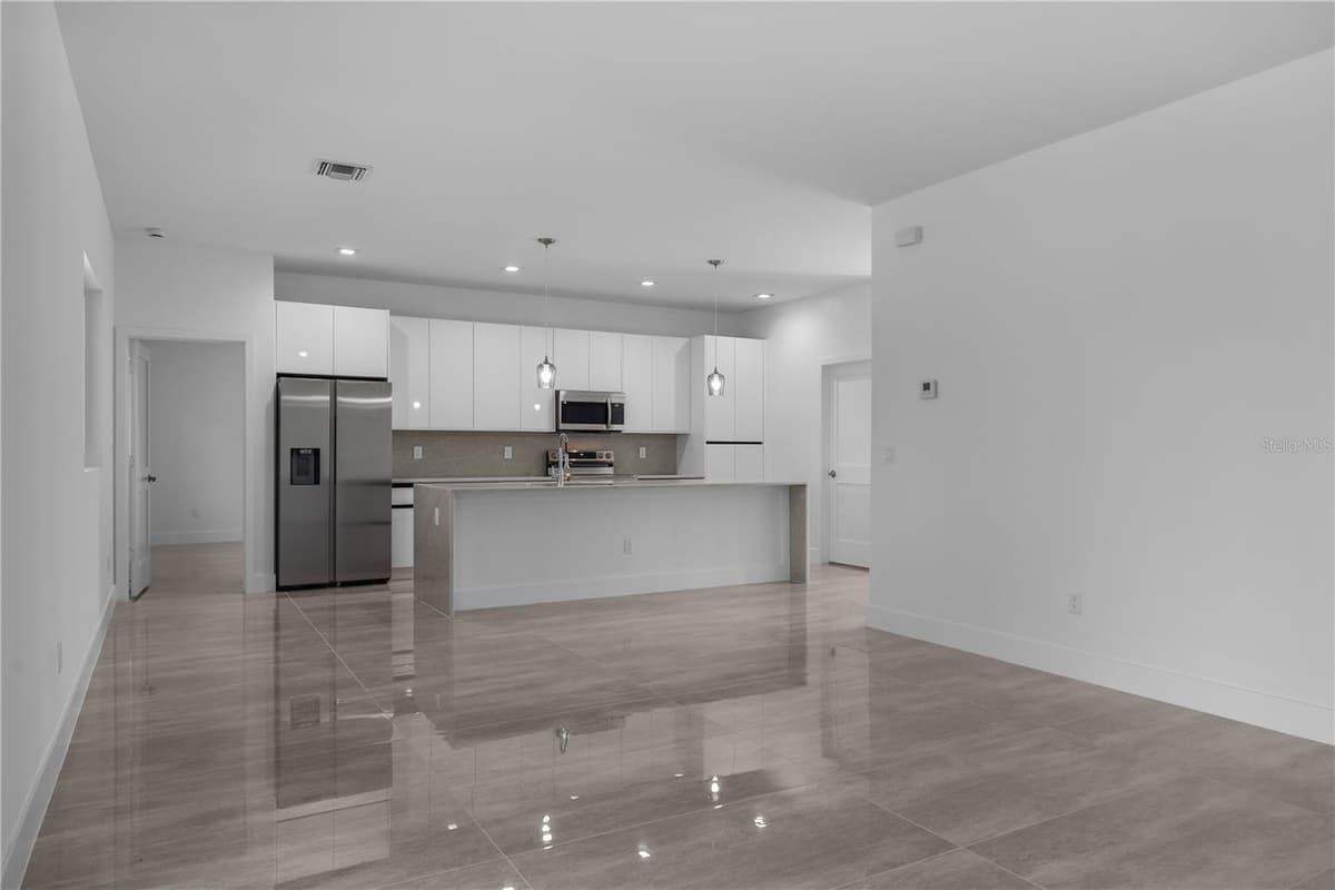 828 GENOA AVENUE — photo 8 of 47