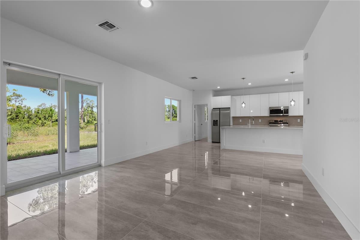 828 GENOA AVENUE — photo 10 of 47