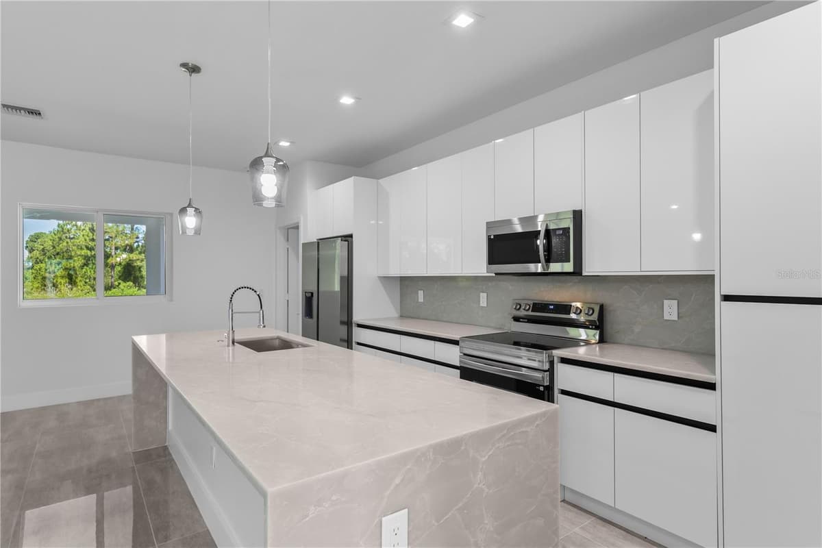 828 GENOA AVENUE — photo 6 of 47