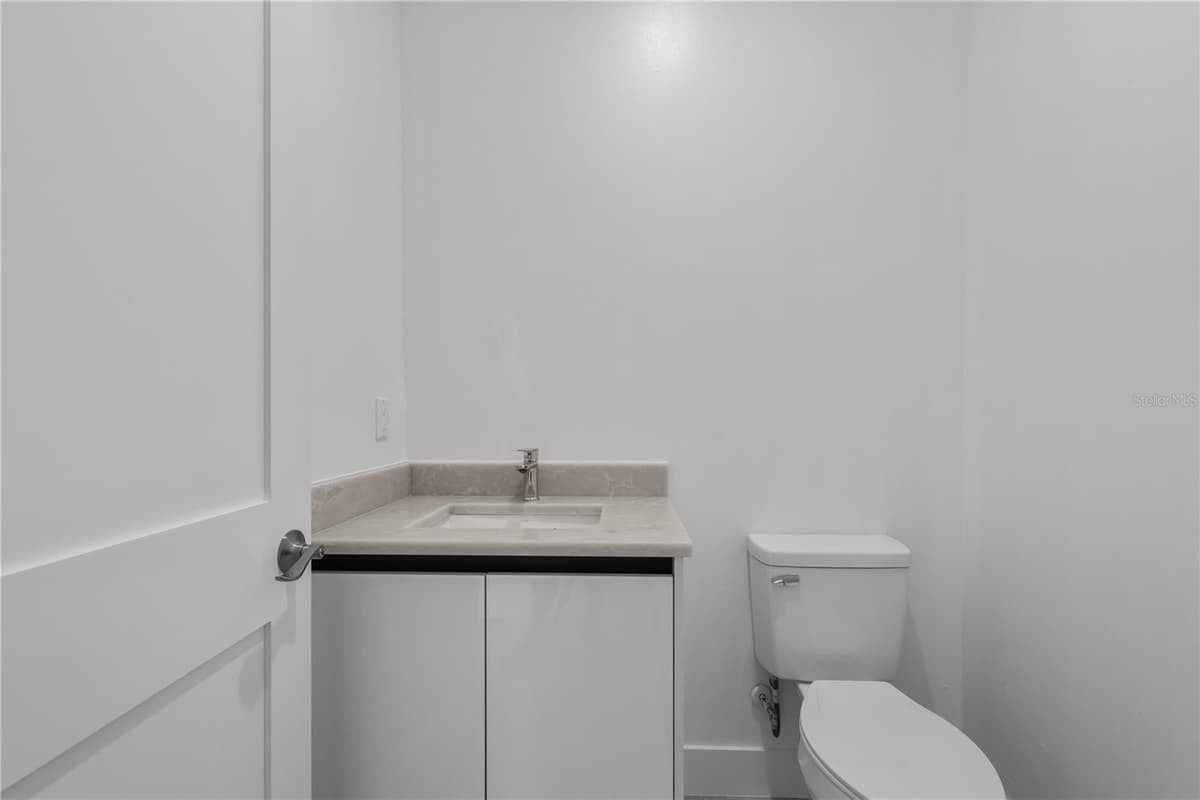 828 GENOA AVENUE — photo 13 of 47