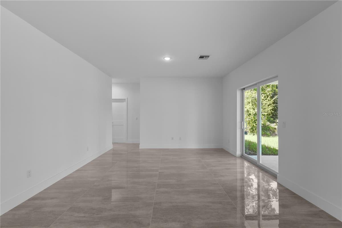 828 GENOA AVENUE — photo 12 of 47