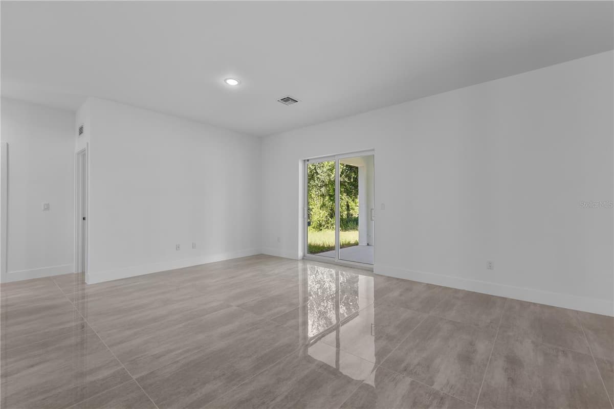 828 GENOA AVENUE — photo 11 of 47