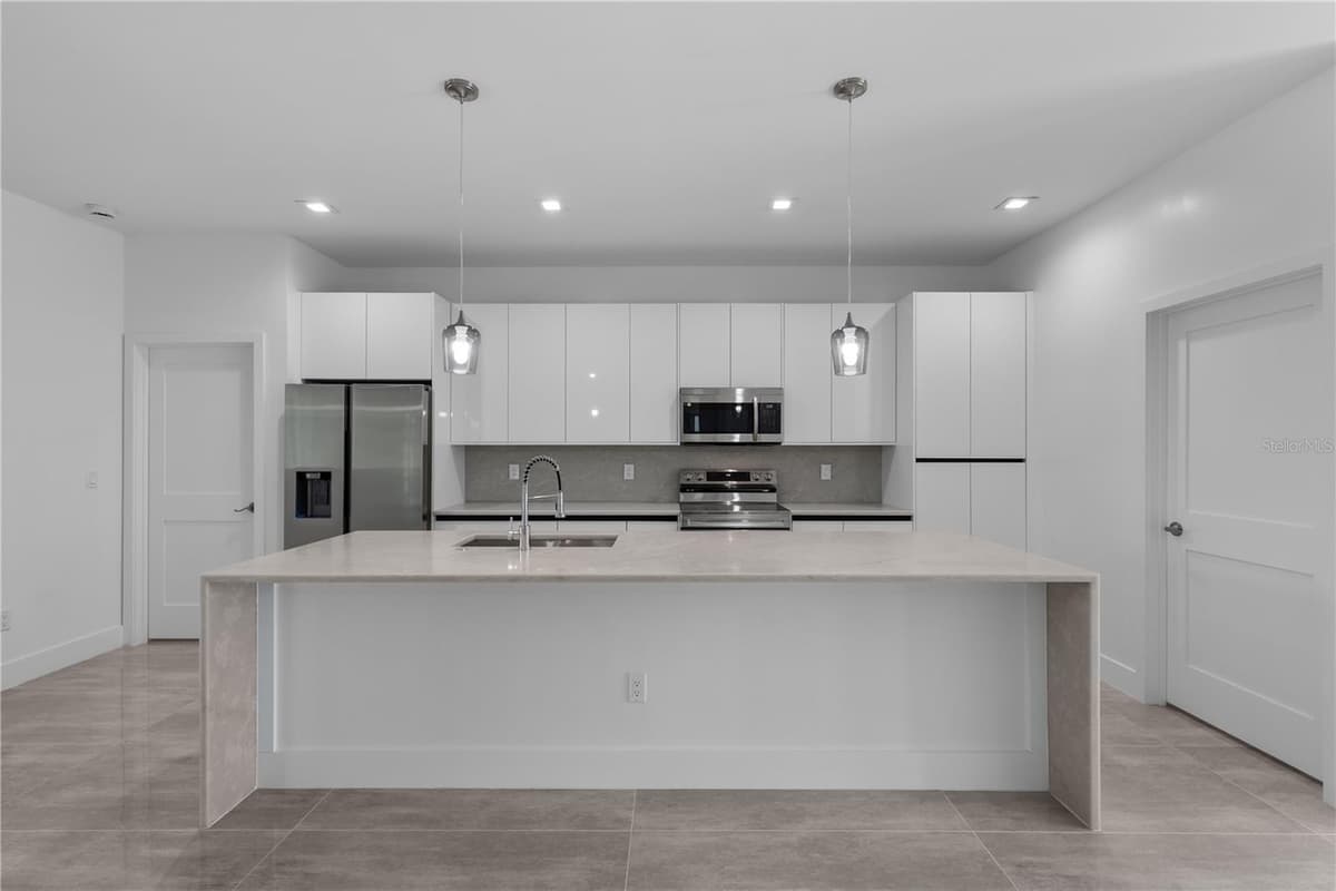 828 GENOA AVENUE — photo 5 of 47