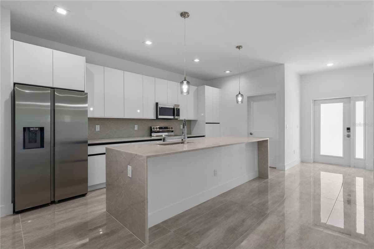 828 GENOA AVENUE — photo 7 of 47