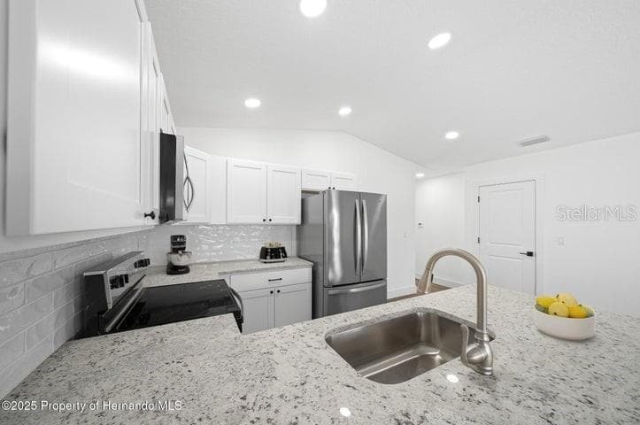 15176 GONZO ROAD — photo 4 of 15