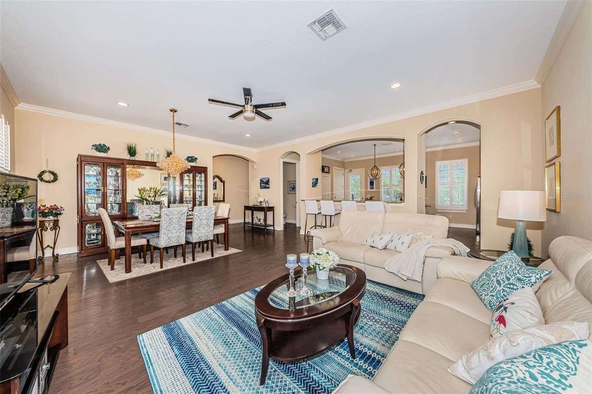 7010 GREVILLA AVENUE — photo 12 of 63