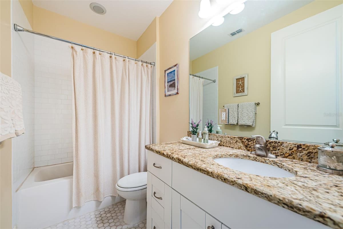 7010 GREVILLA AVENUE — photo 33 of 63