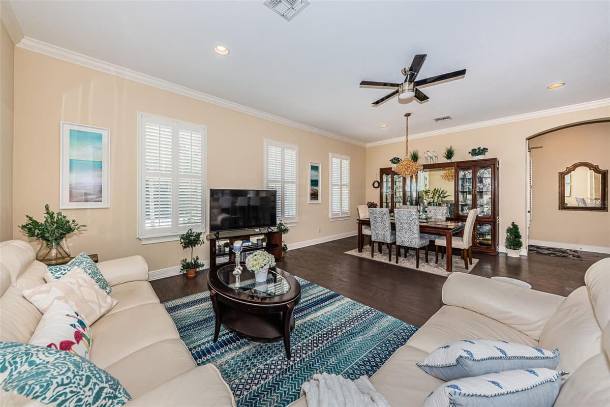 7010 GREVILLA AVENUE — photo 13 of 63