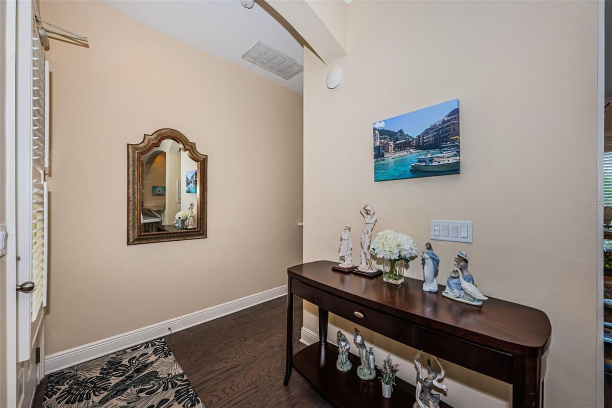 7010 GREVILLA AVENUE — photo 8 of 63
