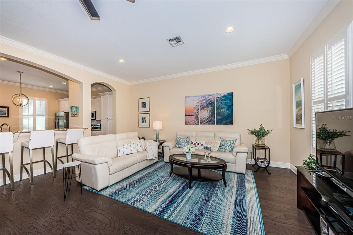 7010 GREVILLA AVENUE — photo 11 of 63