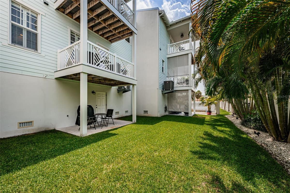 7010 GREVILLA AVENUE — photo 46 of 63