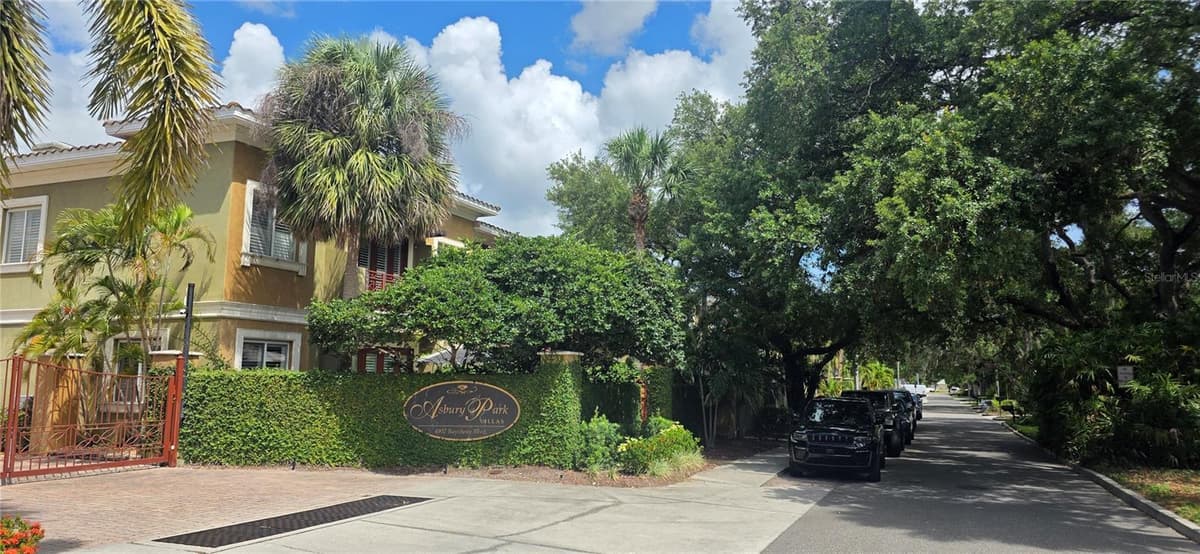 4907 BAYSHORE BOULEVARD — photo 1 of 29