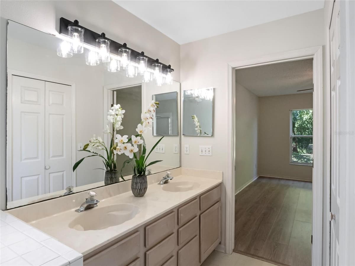 416 SAND PEBBLE COVE — photo 16 of 29