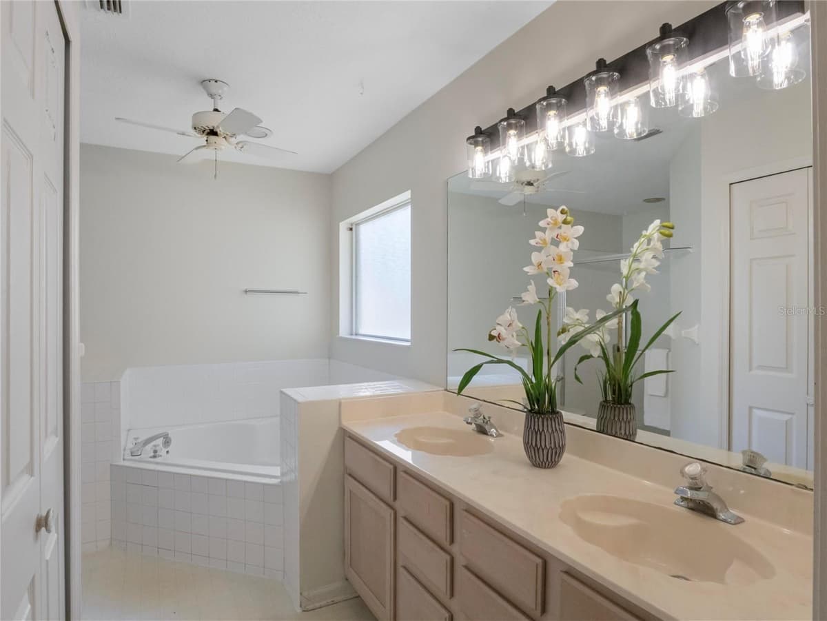 416 SAND PEBBLE COVE — photo 17 of 29