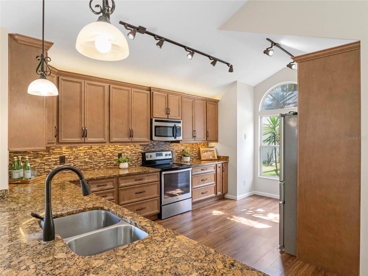 416 SAND PEBBLE COVE — photo 8 of 29