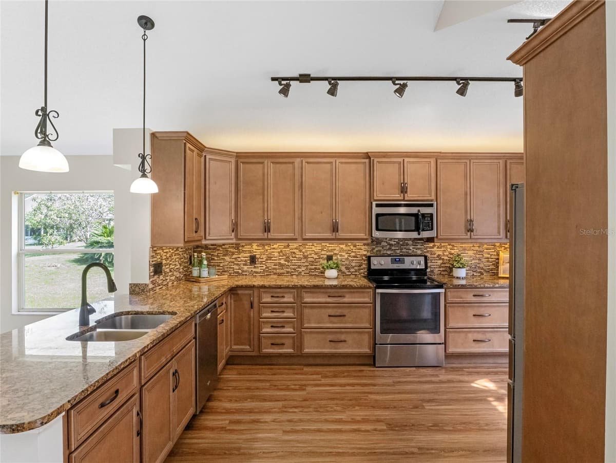 416 SAND PEBBLE COVE — photo 6 of 29