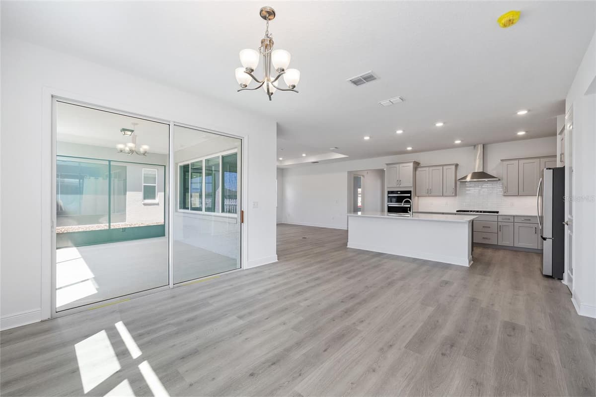 8512 101ST AVENUE — photo 17 of 38