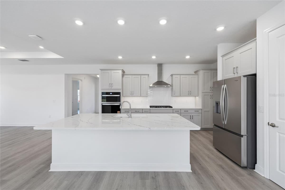 8512 101ST AVENUE — photo 14 of 38