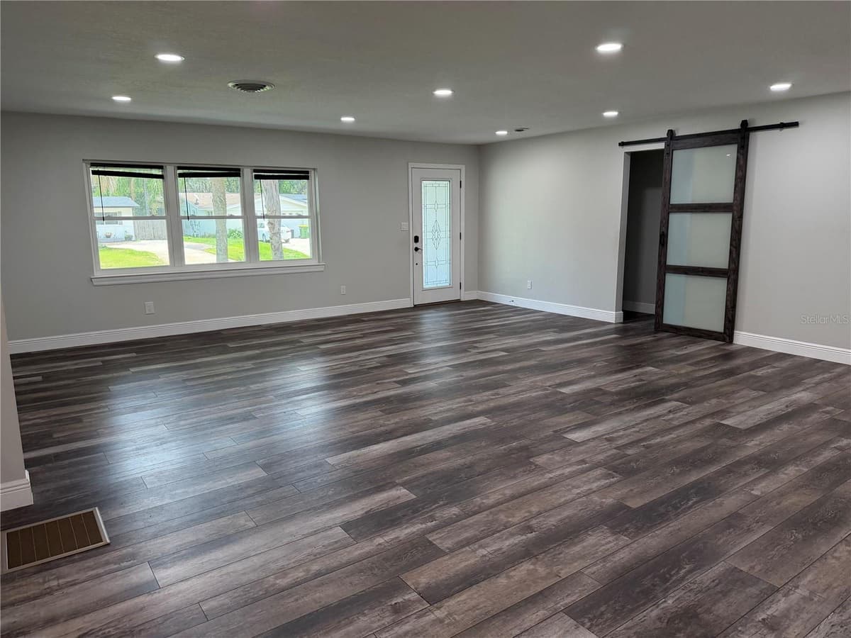 5024 MORTIER AVENUE — photo 7 of 57