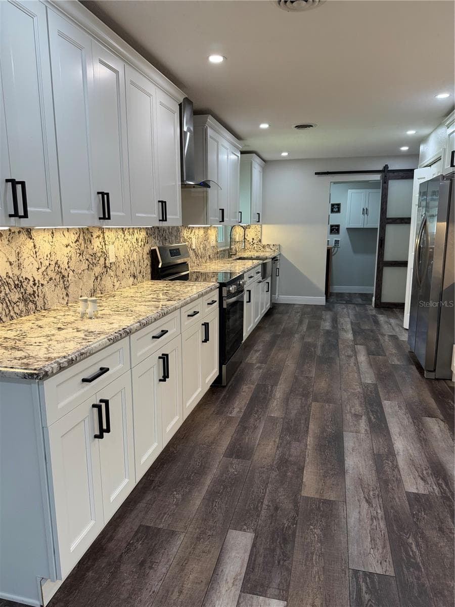 5024 MORTIER AVENUE — photo 10 of 57