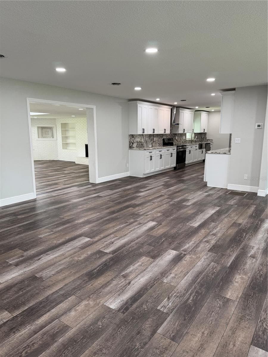 5024 MORTIER AVENUE — photo 8 of 57