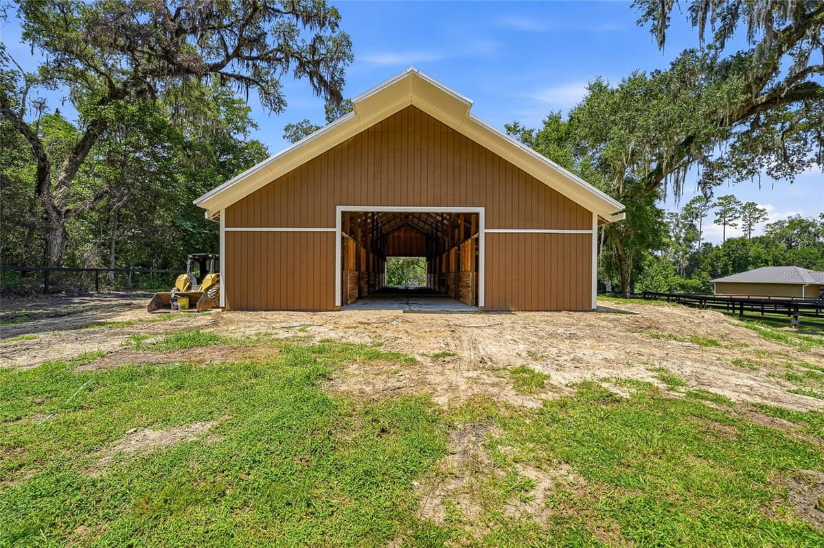 4 MIDDLEGROUND ROAD — photo 81 of 100