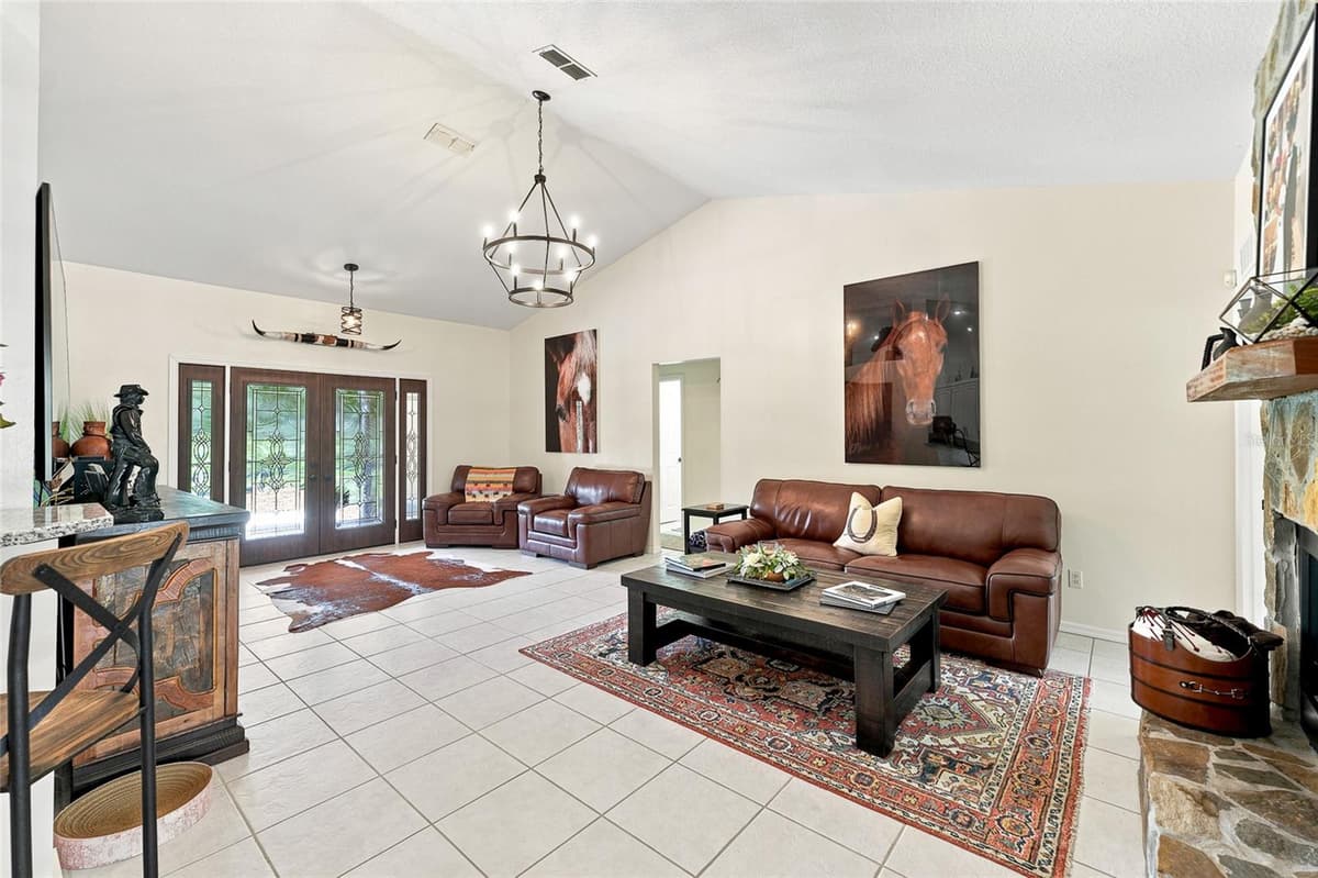 4 MIDDLEGROUND ROAD — photo 21 of 100