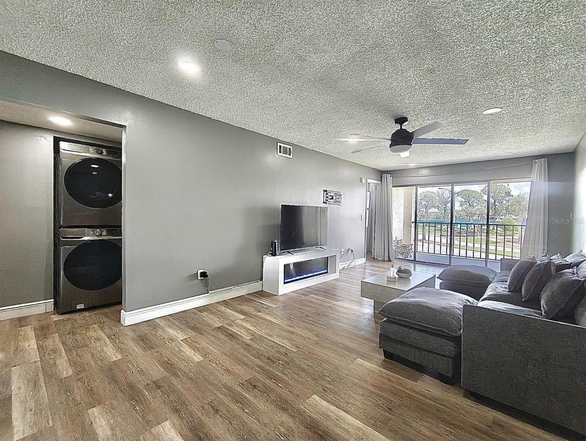 6062 WILLOWPOINTE CIRCLE — photo 4 of 20