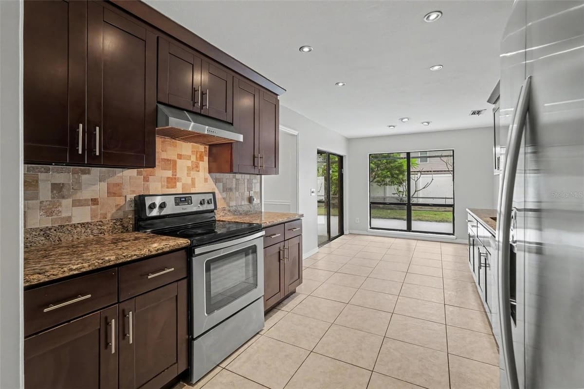 10906 AUTUMN OAK PLACE — photo 11 of 37