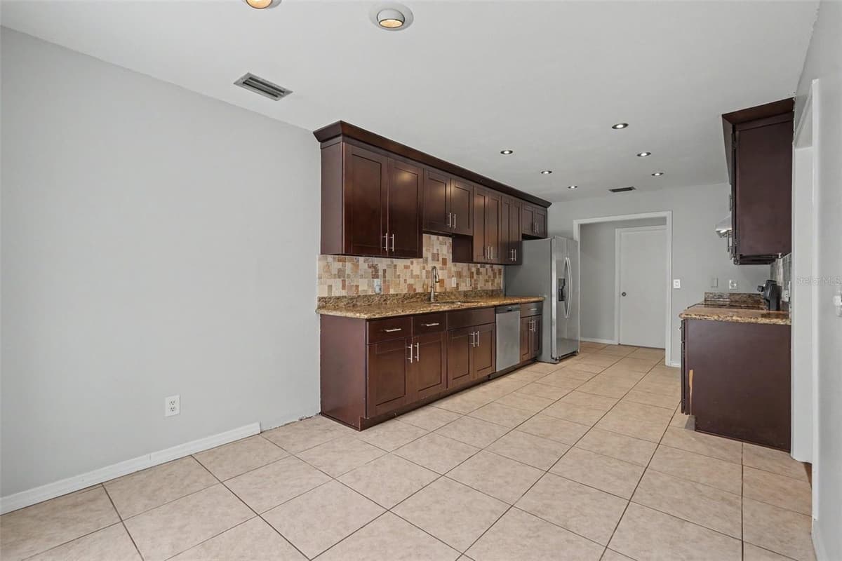 10906 AUTUMN OAK PLACE — photo 12 of 37