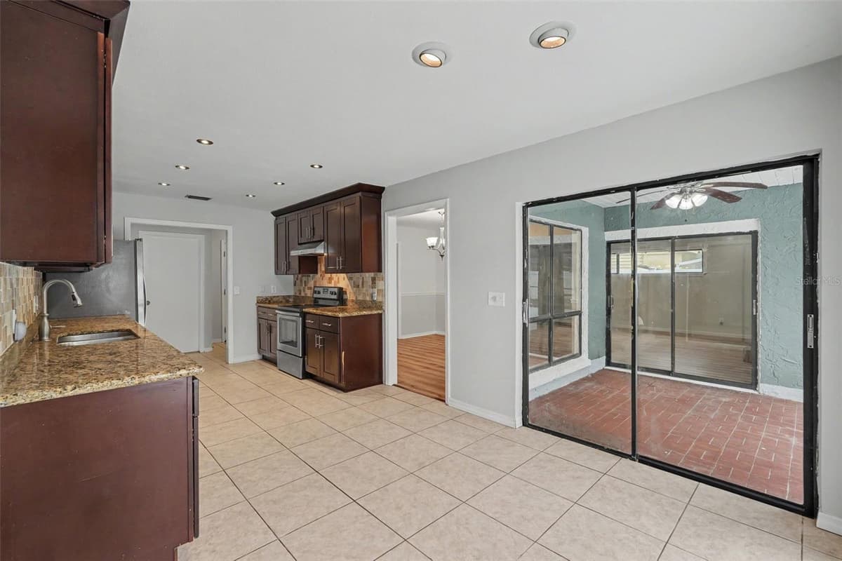 10906 AUTUMN OAK PLACE — photo 13 of 37