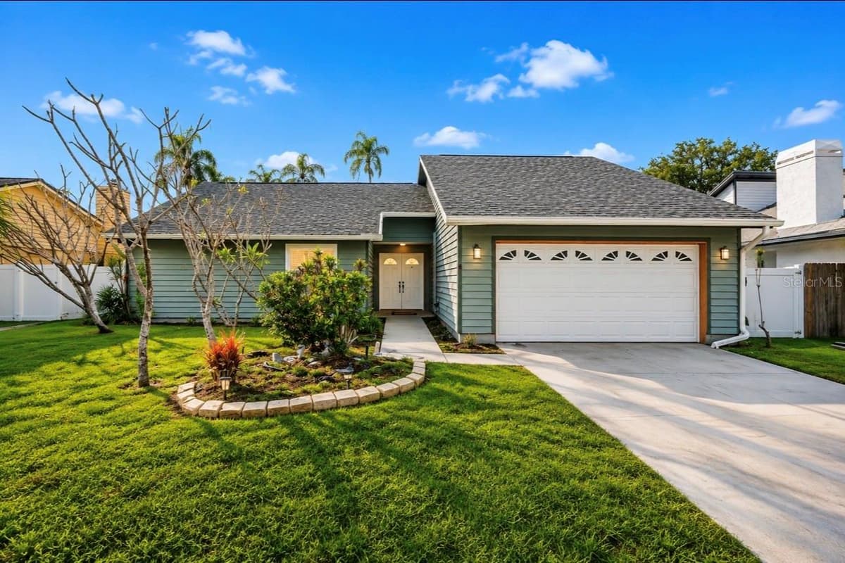 10906 AUTUMN OAK PLACE — photo 3 of 37