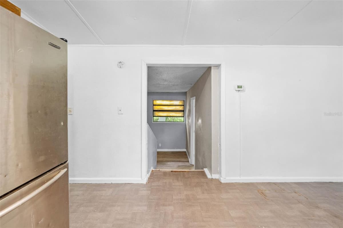 122 ARKAYS AVENUE — photo 10 of 24