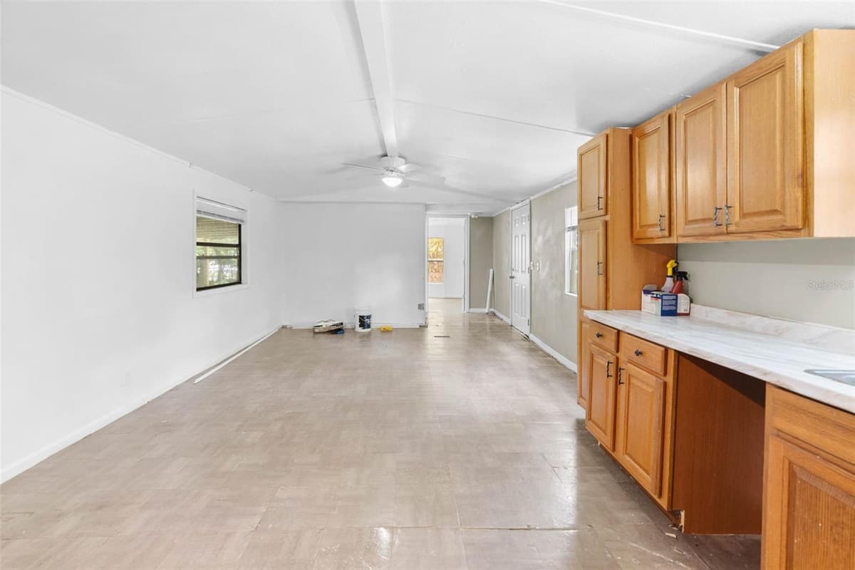 122 ARKAYS AVENUE — photo 8 of 24