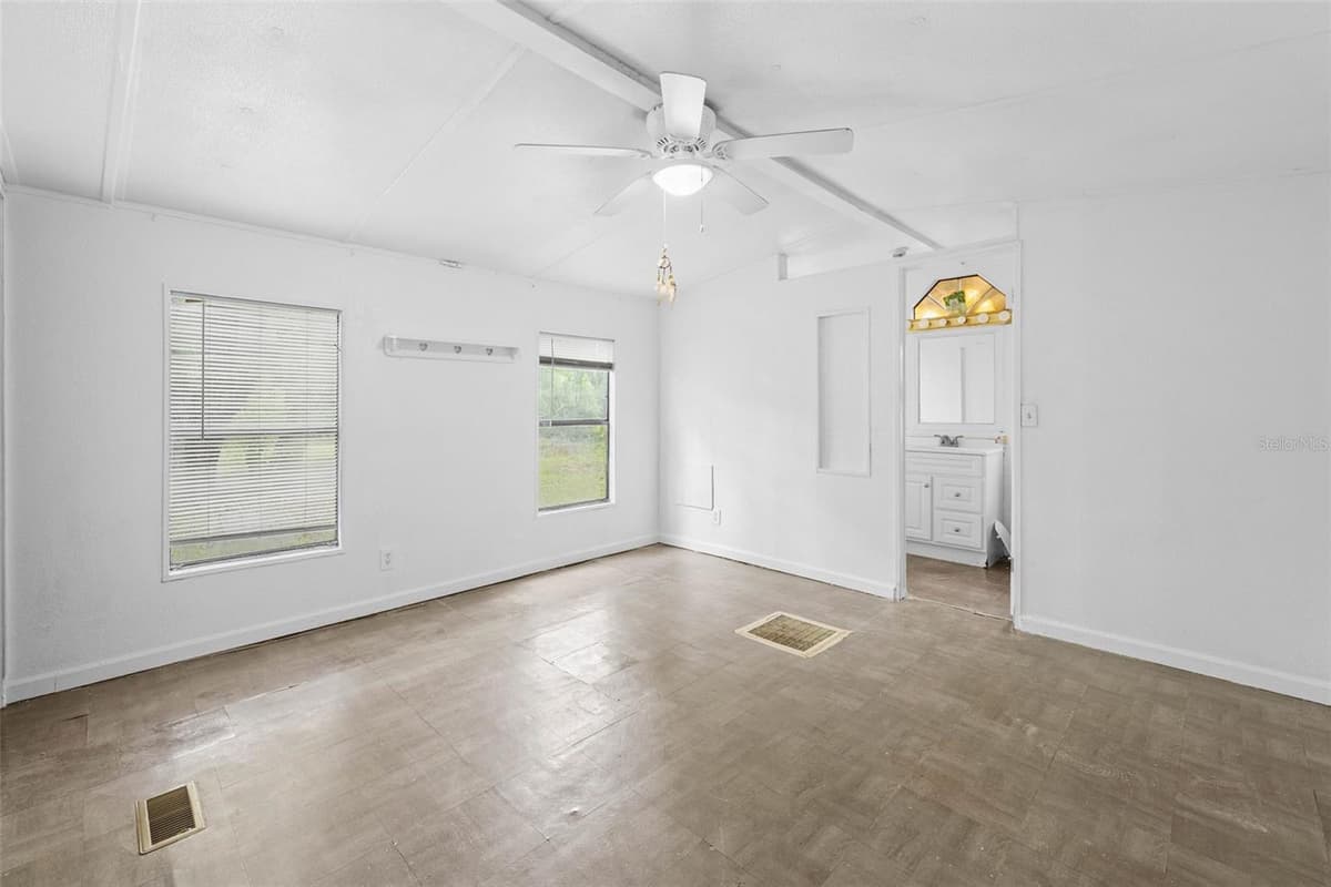 122 ARKAYS AVENUE — photo 13 of 24