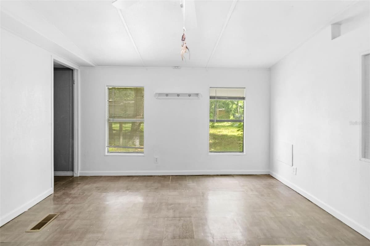 122 ARKAYS AVENUE — photo 14 of 24