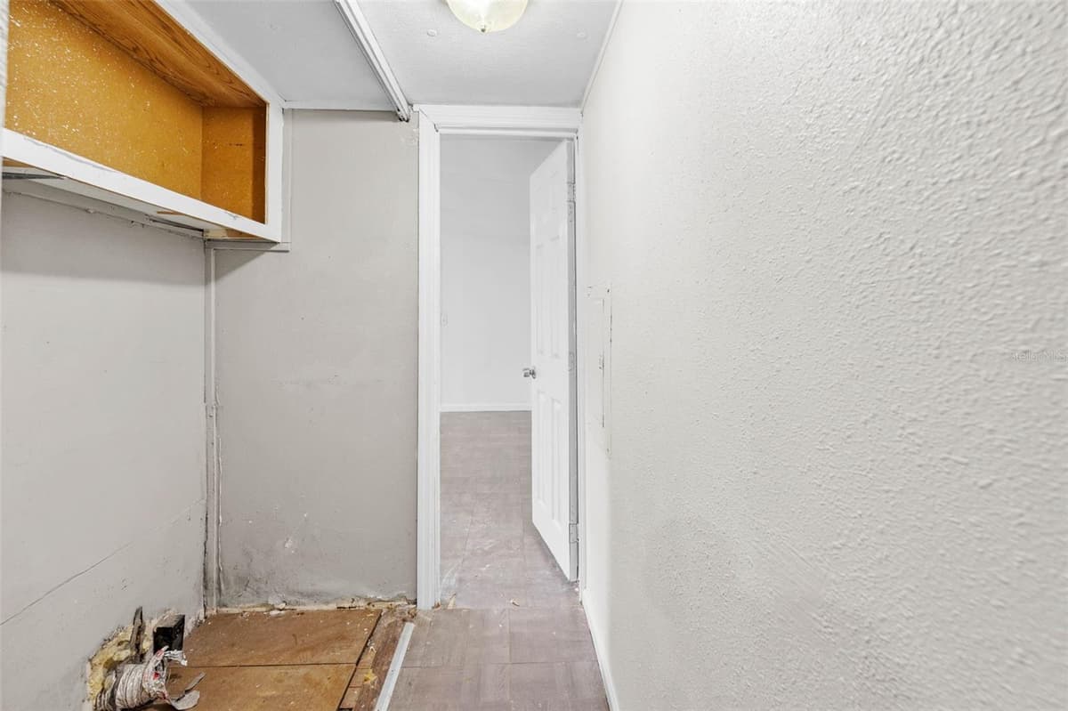 122 ARKAYS AVENUE — photo 21 of 24